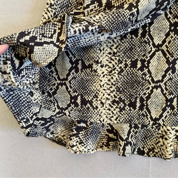 Nasty Gal Snake Skin Wrap Mini Skirt Size 2 Faux Wrap Skirt Full Coverage - Picture 14 of 15